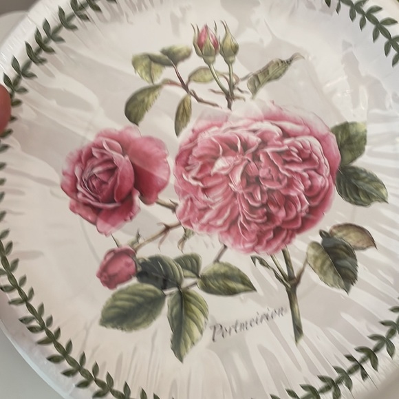 Selection of paper plates and napkins -New! - Picture 2 of 9